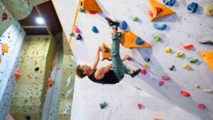 Aerial acrobatics: Prof. Dr Oliver Werz in the climbing hall.