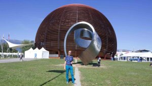 Dr Oliver Forstner in front of the »Globe of Science and Innovation« at CERN.