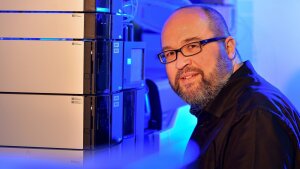Michael Stelter ist Professor für Technische Umweltchemie der Universität Jena und stellvertretender Leiter des Fraunhofer Instituts für Keramische Technologien und Systeme.