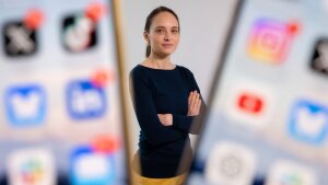 Edda Humprecht ist Professorin für Digitale Kommunikation und Öffentlichkeit und erforscht unter anderem, wie Desinformation in den Sozialen Medien die Gesellschaft verändert.
